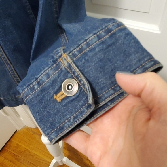 Erika Classic Denim Jacket Size Large, Casual lightweight - Picture 3 of 9